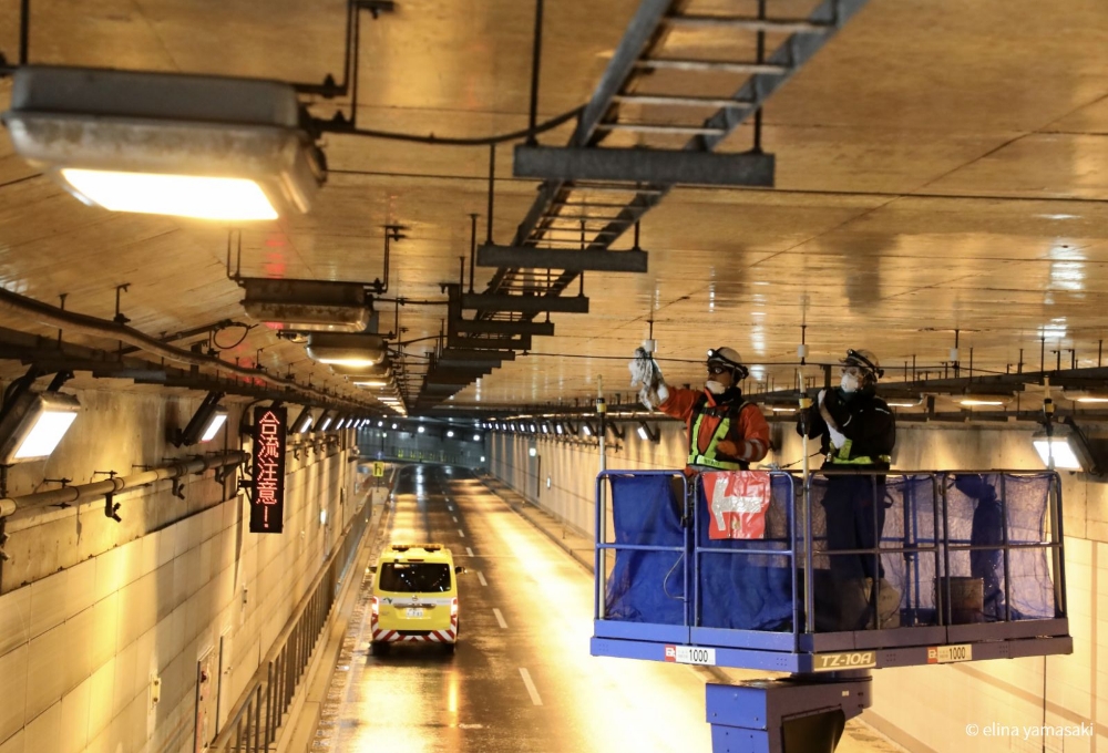 （撮影日：2023年12月）トンネル内設備点検の様子