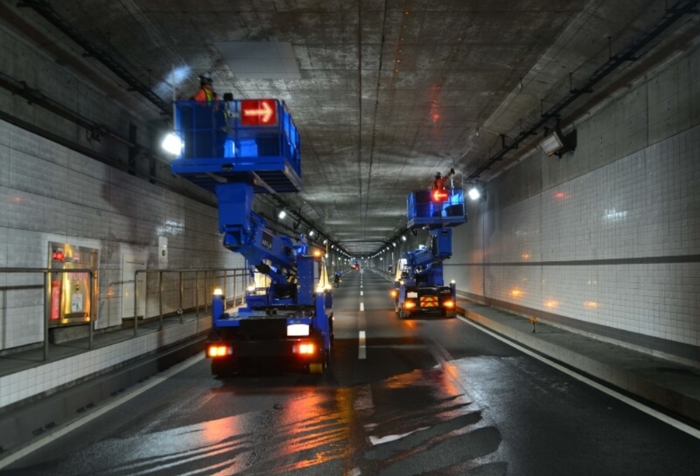 新潟みなとトンネル定期点検の様子（撮影日：2021年12月）