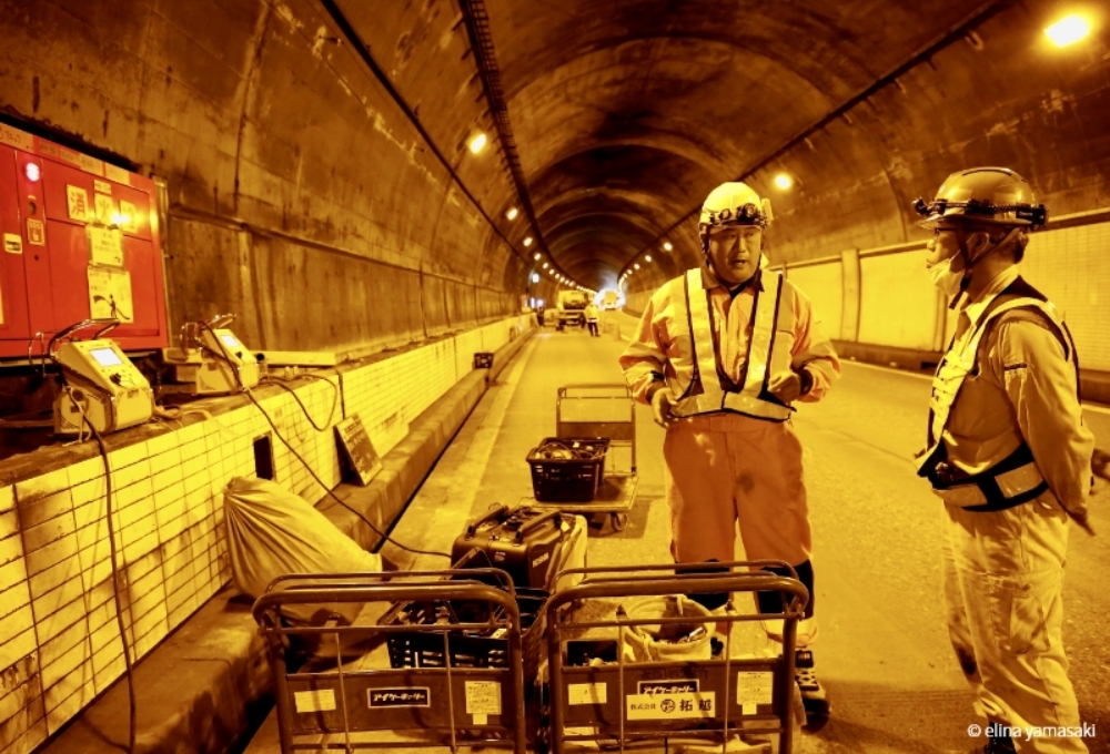 トンネル内配水管更新工事の様子（撮影日：2021年6月）