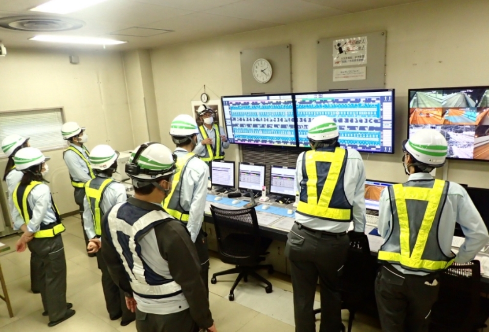 若手・経験者採用社員の現場見学会の様子（撮影日：2020年9月）