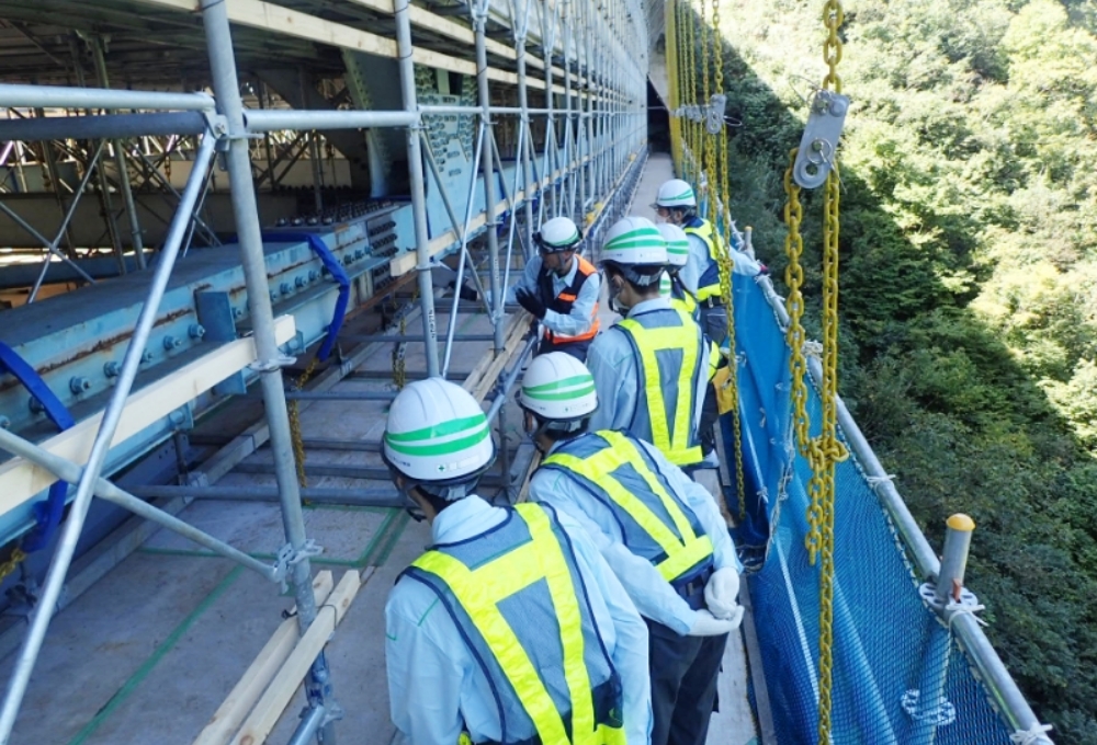 若手・経験者採用社員の現場見学会の様子（撮影日：2020年9月）